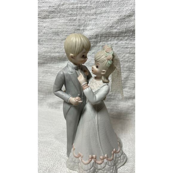 Vintage 1983 Lefton Christopher Collection Bride & Groom Music Figurine - Picture 2 of 6